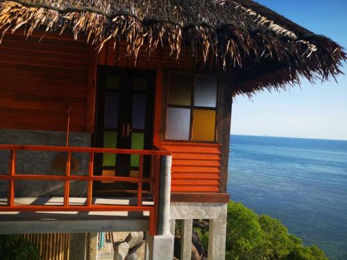 a small hut with a view of the ocean at Koh Tao Relax Freedom Beach Resort in Ko Tao