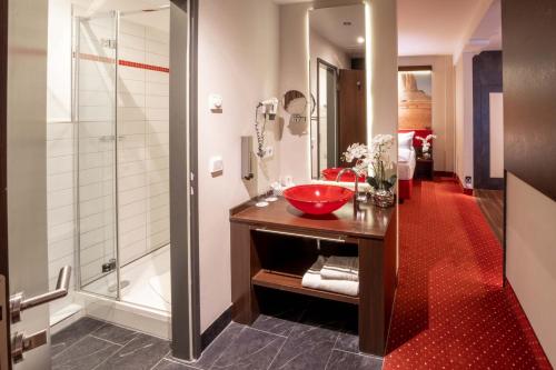 Et badeværelse på Best Western Plus Plaza Berlin Kurfürstendamm
