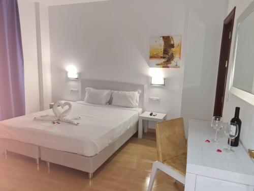 a bedroom with a bed with a heart decoration on it at Hotel Trafalgar in Jerez de la Frontera