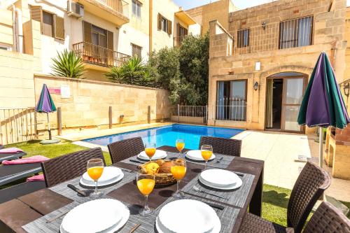 Ta Lucija Sleeps 4 with Private Pool