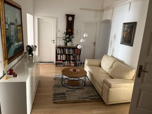 Quiet double bedroom in the centre of Zagreb