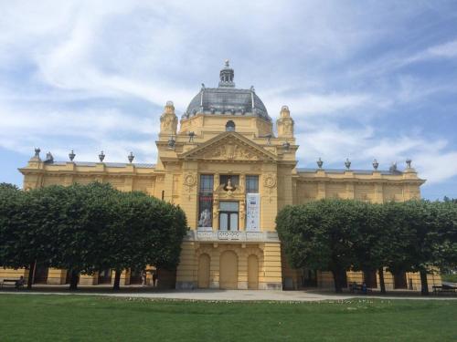Quiet double bedroom in the centre of Zagreb
