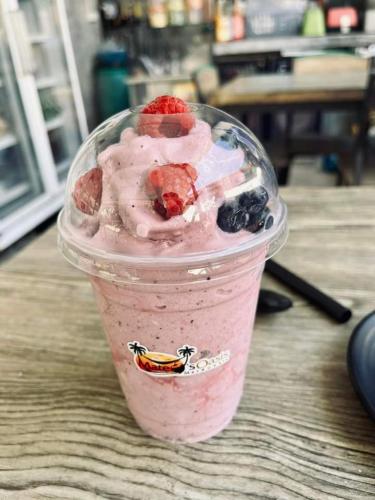 a plastic cup with a pink drink with fruit on it at Mateoasis in Ko Kood