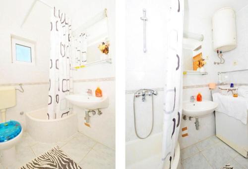 twee foto's van een badkamer met een douche en een wastafel bij Apartments Nina in Rogoznica