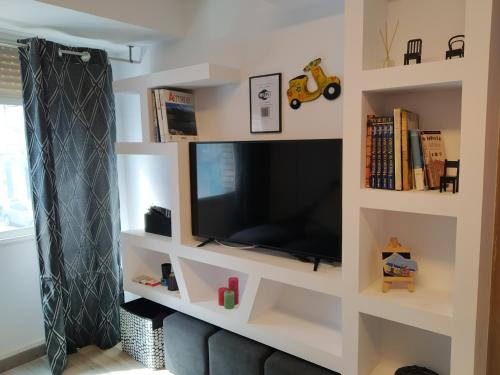 Μια τηλεόραση ή/και κέντρο ψυχαγωγίας στο Apartamento GIJON LOS CAMPOS