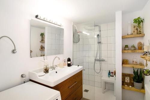 a white bathroom with a sink and a shower at Casa Las Caracolas in Castillo del Romeral