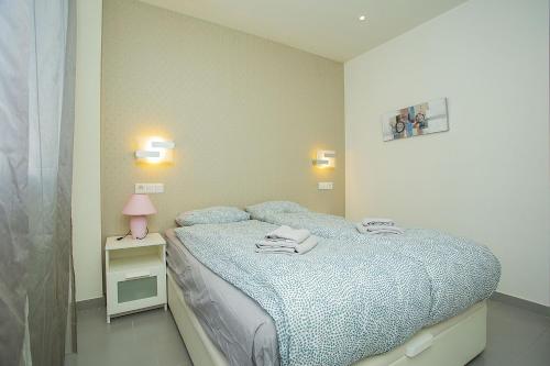 Postel nebo postele na pokoji v ubytování 036 Premium Bungalow - Alicante Holiday