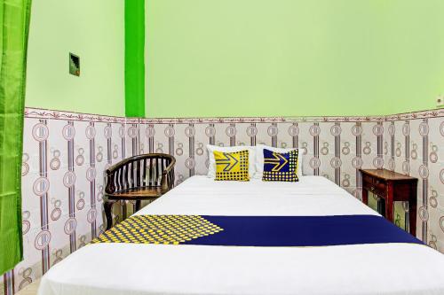Ένα ή περισσότερα κρεβάτια σε δωμάτιο στο SPOT ON 92445 Mutiara Indah Hotel