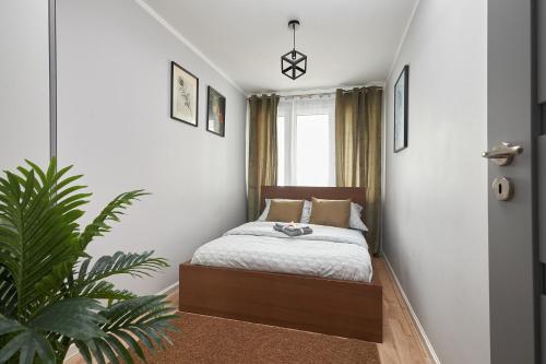 Ένα ή περισσότερα κρεβάτια σε δωμάτιο στο Kuźnicza Apartment - 300m Main Square ~ Self check-in 24h