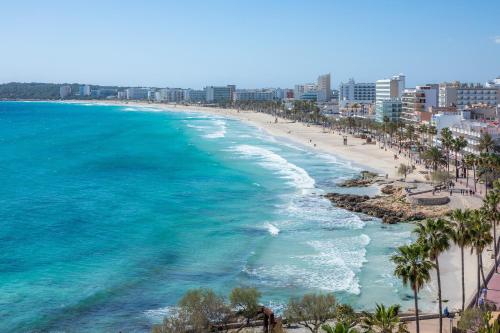 a view of the beach in punta cana at Apto con Terraza 102 in Cala Millor