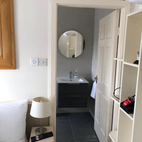 Gallery image of Westend Bar & select accommodation in Fenit