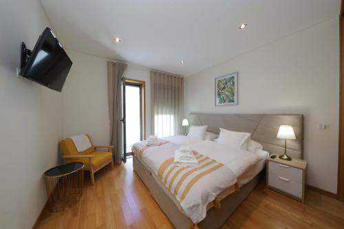 Luxury Townhouse, in Tavira Centre with shared pool