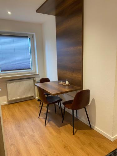 a dining room with a table and chairs and a window at Ferienhaus Butterfly 2 in Garmisch-Partenkirchen