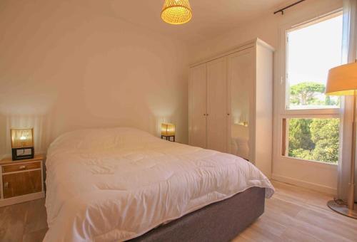 Postel nebo postele na pokoji v ubytování Super emplacement, appartement 2 chambres