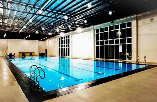 a large swimming pool in a large building at EMSMAR 908 Wind Residences Tagaytay in Tagaytay