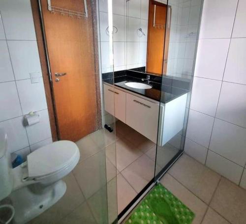 a bathroom with a toilet and a sink at Casa em Condomínio Fechado com Sauna e Piscina in Salinópolis