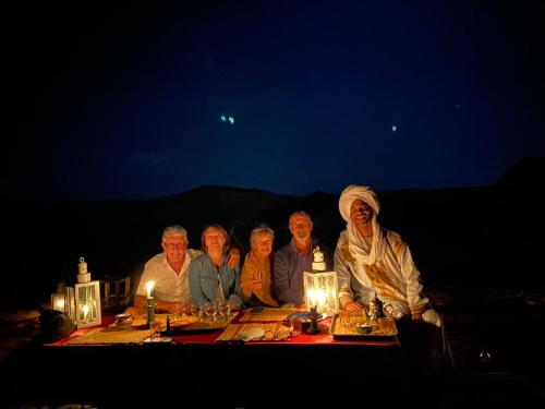 Tinfou desert campの宿泊客