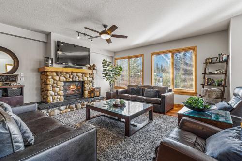 Gallery image of Spring Creek Condo by Canadian Rockies Vacation Rentals in Canmore