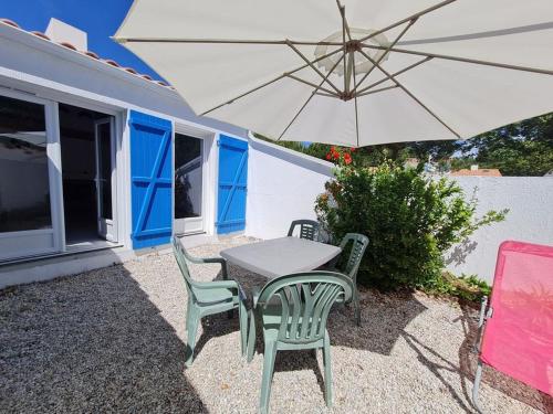 Patio alebo iná vonkajšia časť ubytovania LES MARAICHINES PISCINE COLLECTIVE