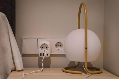  MIKKA CLOS -  Room  picture :   Tea/Coffee maker    Shower    Safety deposit box                           