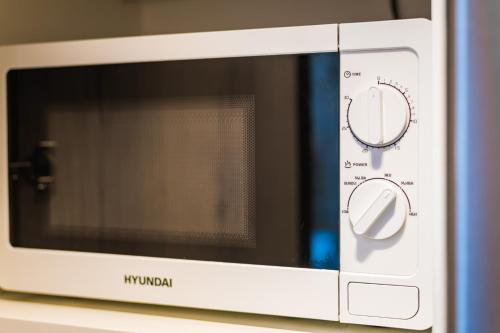  MIKKA CLOS -  Room  picture :   Tea/Coffee maker    Shower    Safety deposit box                           