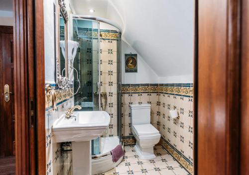 a bathroom with a sink and a toilet at Willa Bajka in Inowrocław