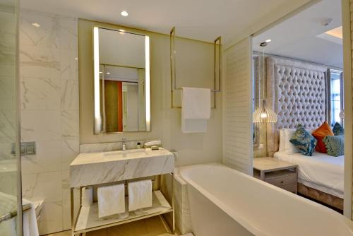 The Houghton Hotel, Spa, Wellness & Golfにあるバスルーム