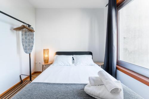 En eller flere senge i et værelse på Coreto Apartment