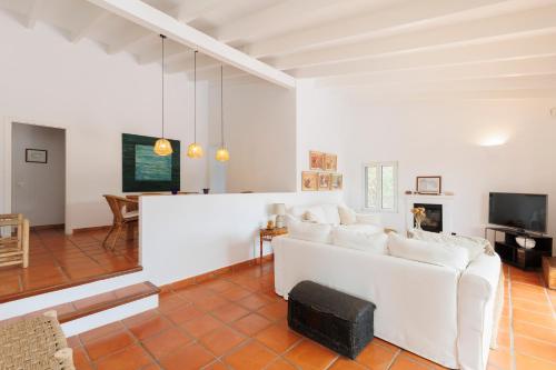Ruang duduk di Binimar- La villa del descanso