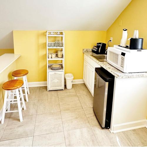 Una cocina o cocineta en Westwinds Inn
