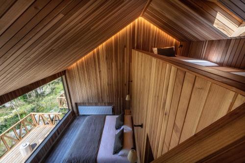 an overhead view of a sauna with a bed at Tawa Refugio del Puelo in Puelo