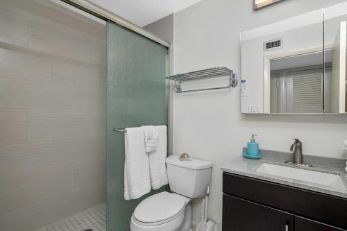 a bathroom with a toilet and a sink and a mirror at Beach Luxury 805 in Naples