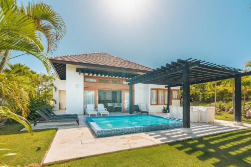 Beautiful bungalow with private pool AB23