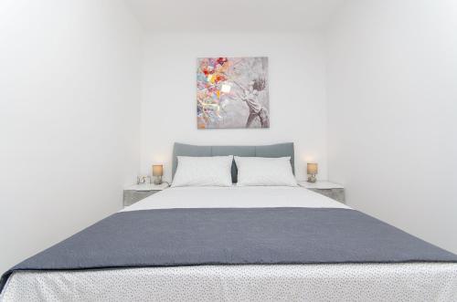 Blue moon Split Apartment