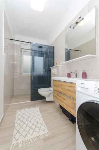 Blue moon Split Apartment