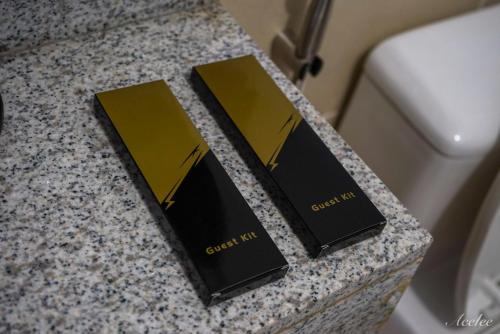 twee boeken bovenop een toonbank bij Alea Residences in Manilla