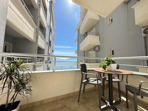 Foto dalla galleria di TreA Accomodations - On Private Beach with sunbed & umbrella a Vlorë