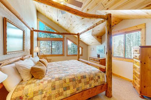 a bedroom with a bed and a wooden ceiling at Sunset Chalet in Tabernash