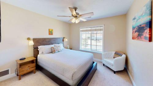 A bed or beds in a room at Moab Desert Home, 4 Bedroom Private House, Sleeps 10, Pet Friendly