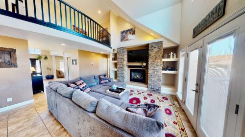 Ruang duduk di Moab Desert Home, 4 Bedroom Private House, Sleeps 10, Pet Friendly