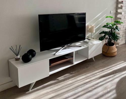 TV a/nebo společenská místnost v ubytování Ruzafa Beach