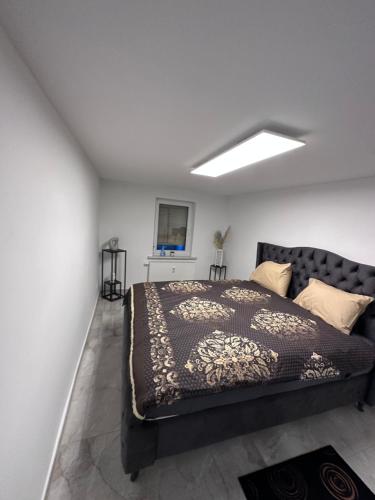 un dormitorio con una cama en una habitación en WE3 Jesewitz, en Jesewitz