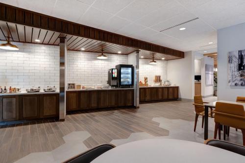 a lobby with a kitchen and a dining room at Fairfield by Marriott Inn & Suites Minneapolis Downtown in Minneapolis
