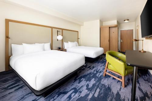 Кровать или кровати в номере Fairfield Inn & Suites by Marriott Oakhurst Yosemite