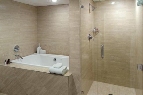 Salle de bains dans l'établissement Atlanta Marriott Marquis