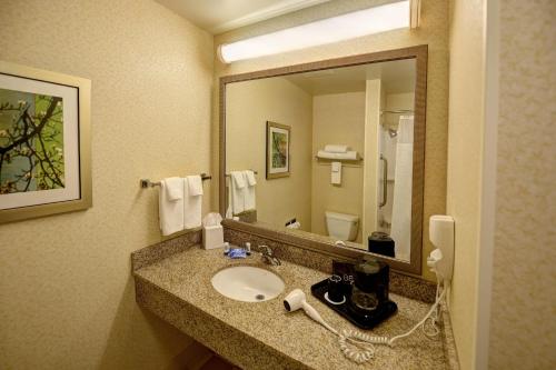 Bathroom sa Fairfield Inn & Suites by Marriott Wausau