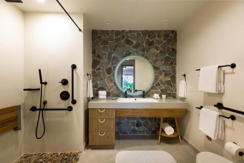 A bathroom at Marriott Vacation Club at Los Sueños