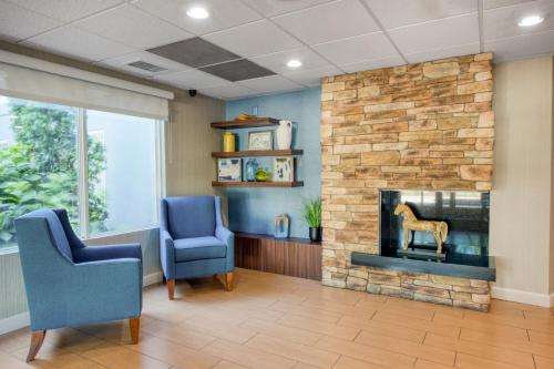 Ruang duduk di Fairfield Inn & Suites Raleigh Crabtree Valley