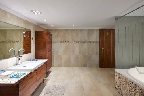 a bathroom with two sinks and a bath tub at Hurghada Marriott Beach Resort in Hurghada