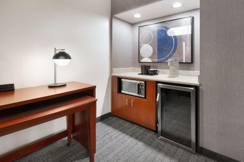 a hotel room with a fireplace and a desk at Courtyard by Marriott Memphis Airport in Memphis